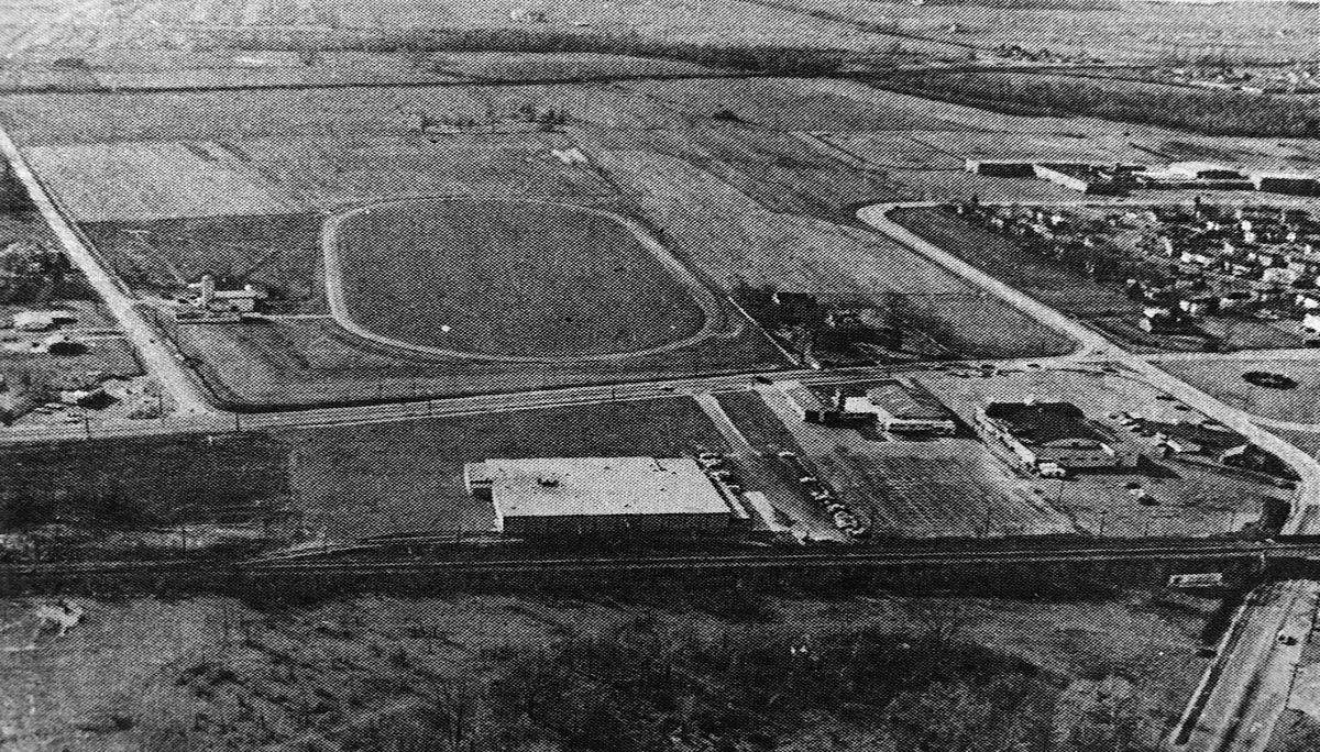 Dameron Farm - the site of current-day College Square Shopping Center in Newark DE 1960s