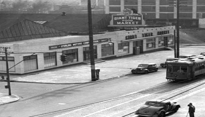 Giant Tiger Market Grocery Store on 2nd and French Streets in Wilmington DE 1940s