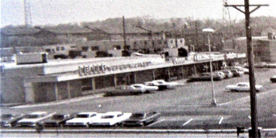 Hearns Super Market in the Meadowood Shopping Center on Kirkwood Highway in Wilmington DE 1966