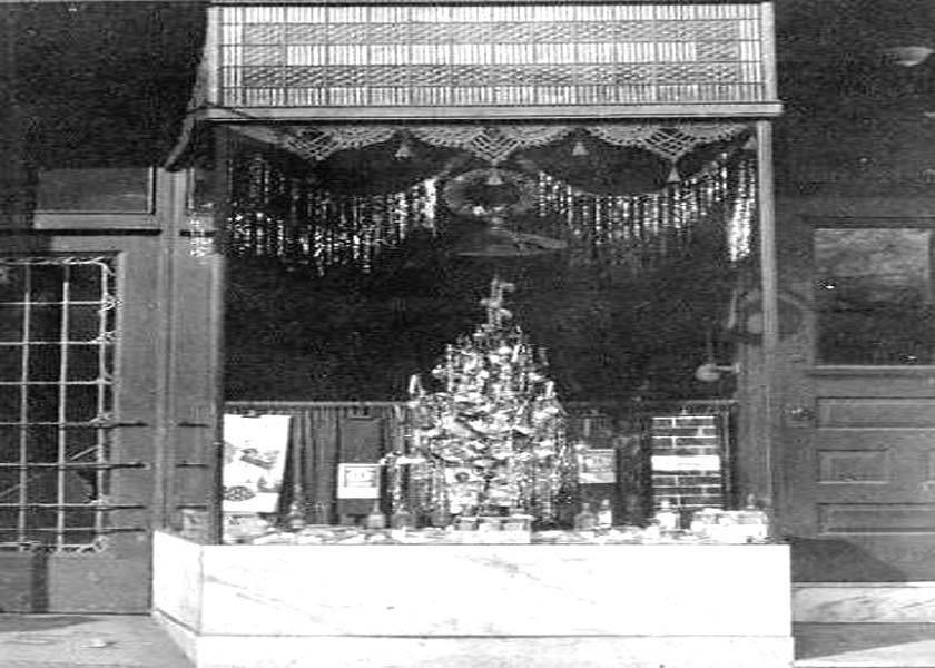 Lewis Zebley Storefront 1225 Market Street in Wilmington DE Christmas time 1925