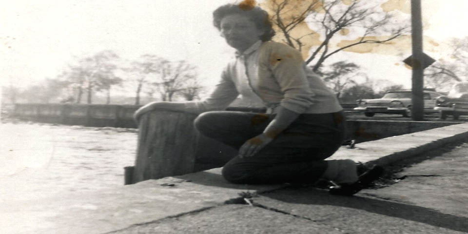 NEW CASTLE DELAWARE FERRY DOCK ALONG THE DELAWARE RIVER WITH MARION KELLEY IN APRIL 1958
