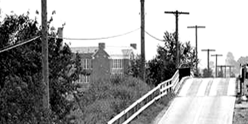 Old William Penn High School on Route 273 in New Castle Delaware in 1935