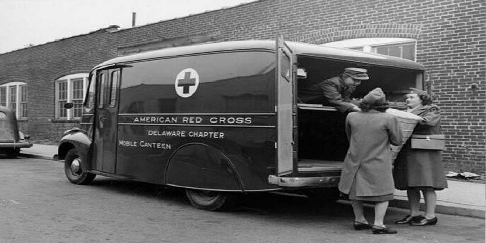 Red Cross Motor Corps MOBILE CANTEEN in WILMINGTON DELAWARE 1-17-1942